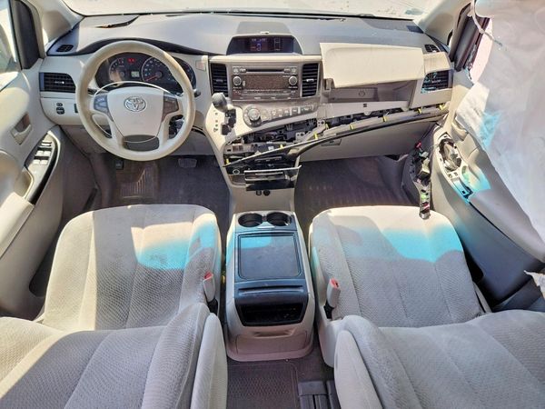 2013 TOYOTA SIENNA