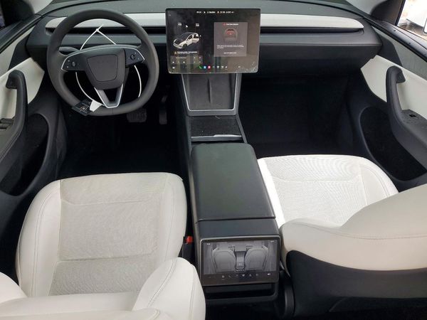 2026 TESLA MODEL Y