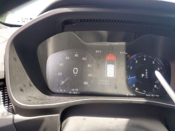 2022 VOLVO XC40 R-Design