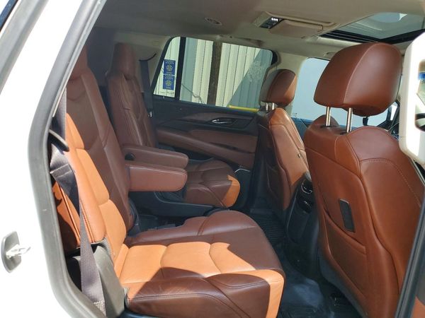 2016 CADILLAC ESCALADE Luxury