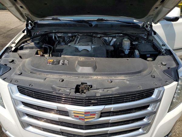 2016 CADILLAC ESCALADE Luxury