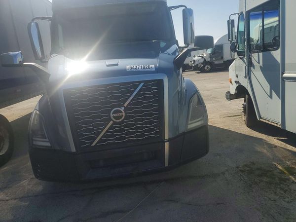 2019 VOLVO VNL