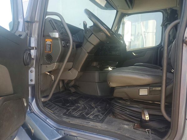 2019 VOLVO VNL