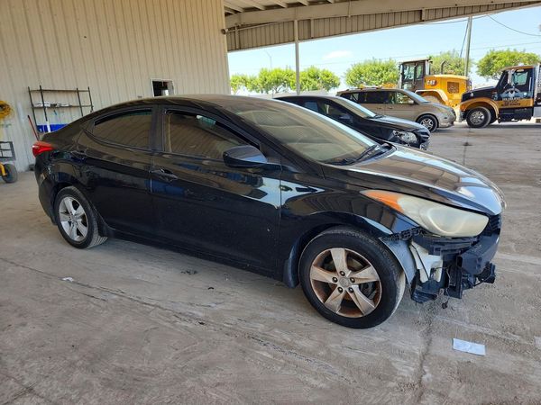 2013 HYUNDAI ELANTRA