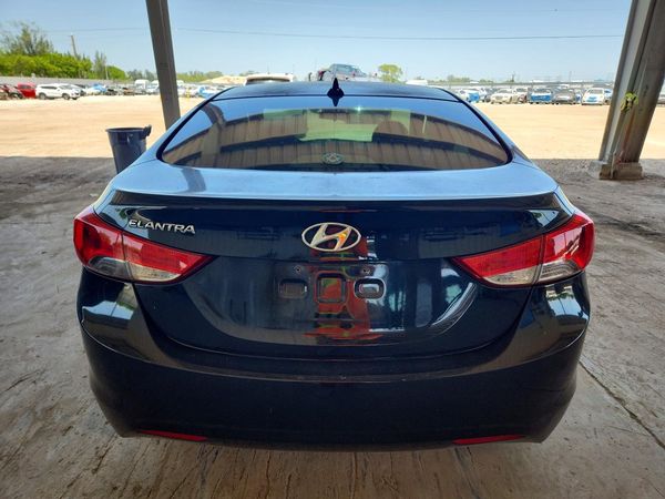 2013 HYUNDAI ELANTRA