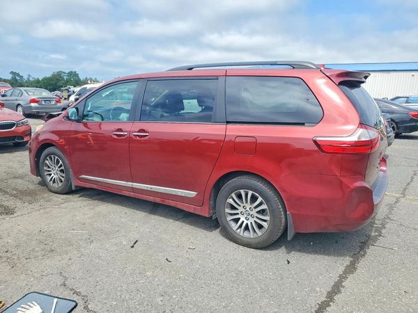 2018 TOYOTA SIENNA