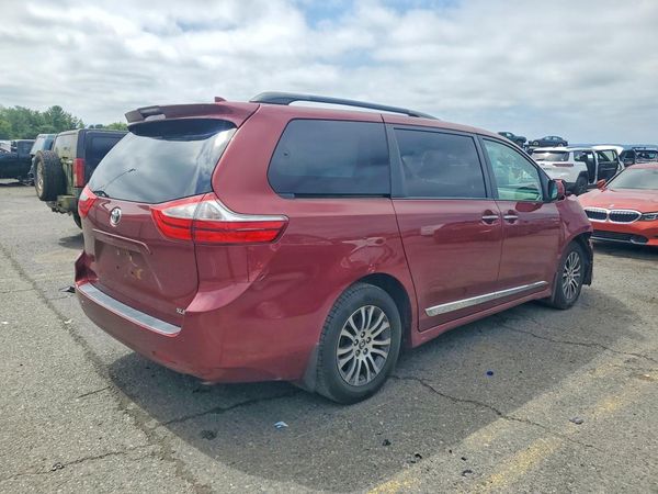2018 TOYOTA SIENNA