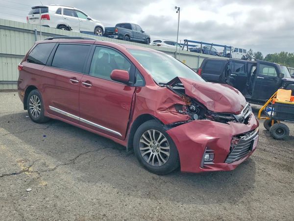 2018 TOYOTA SIENNA