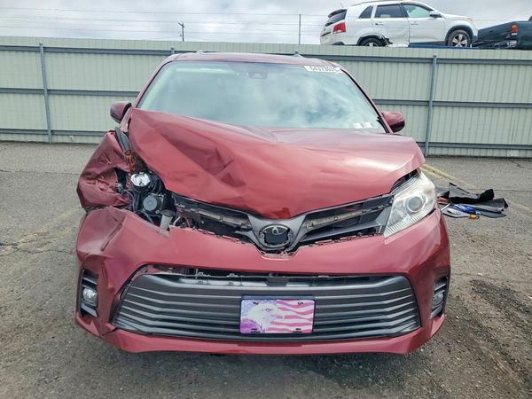 2018 TOYOTA SIENNA