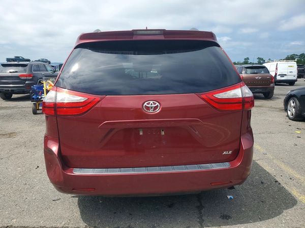 2018 TOYOTA SIENNA