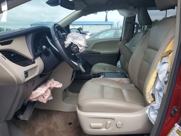 2018 TOYOTA SIENNA