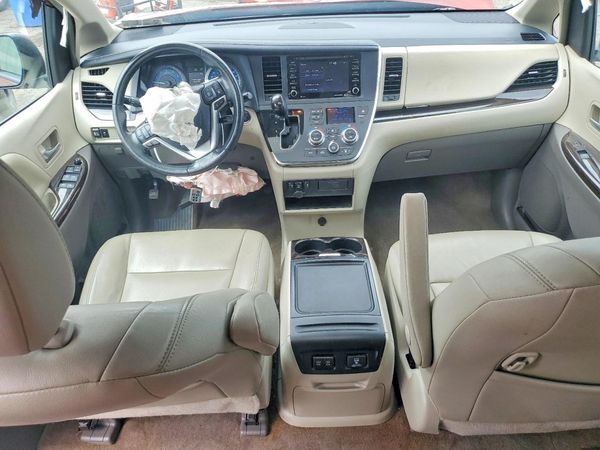 2018 TOYOTA SIENNA