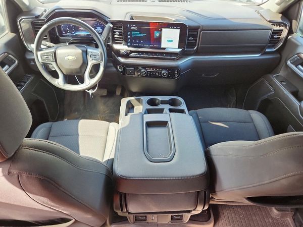 2025 CHEVROLET SILVERADO LT