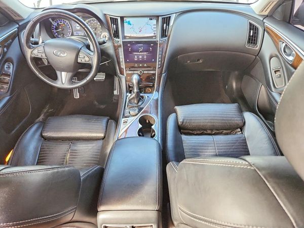 2015 INFINITI Q50