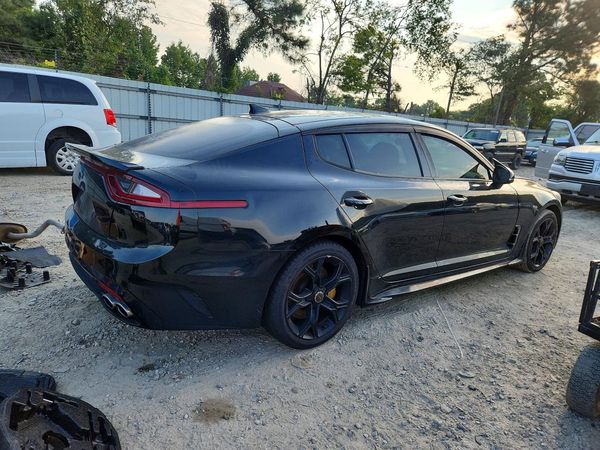 2019 KIA STINGER