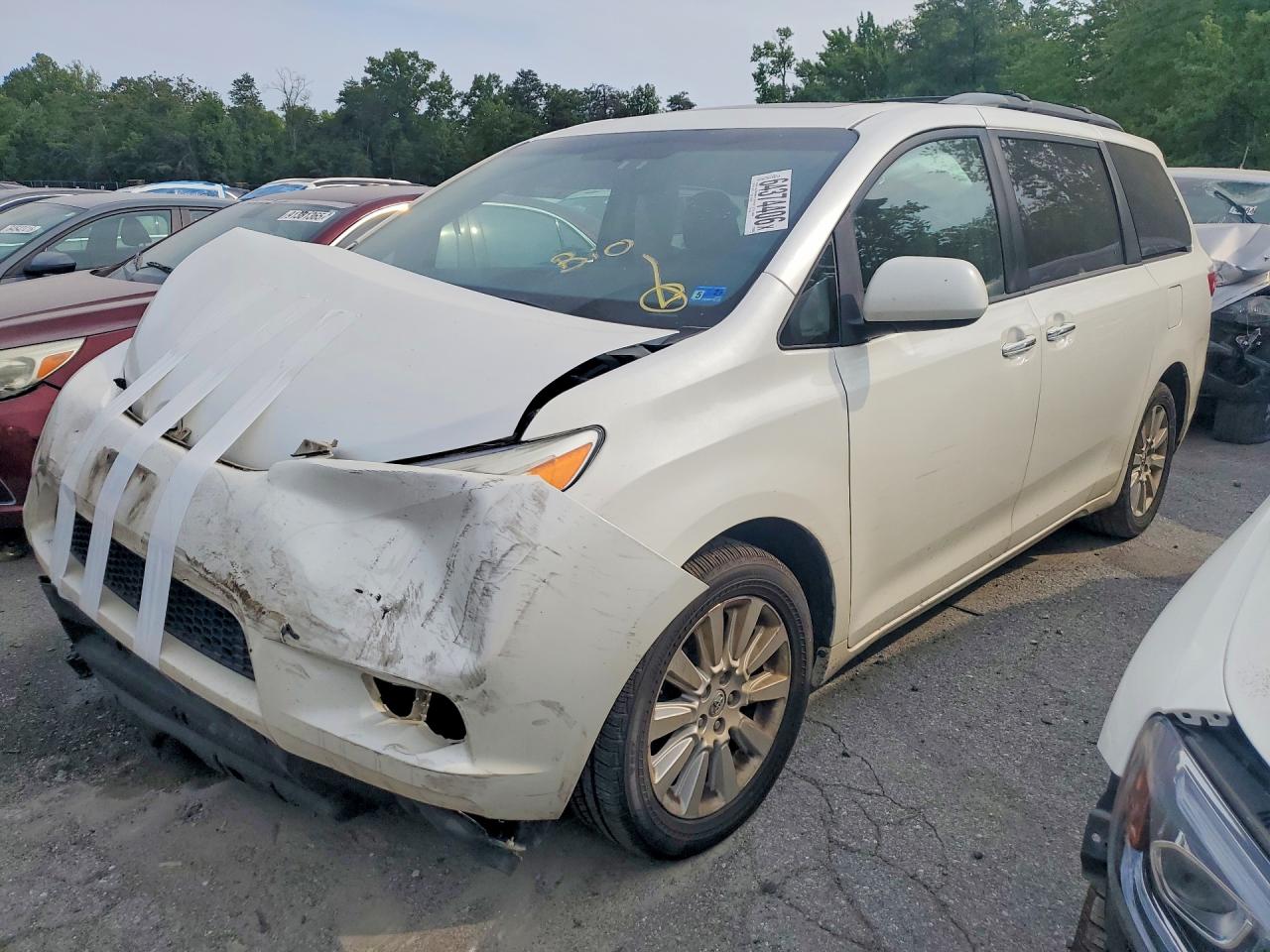 2015 TOYOTA SIENNA