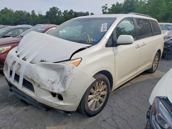 2015 TOYOTA SIENNA