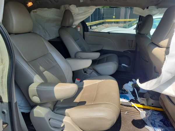 2015 TOYOTA SIENNA