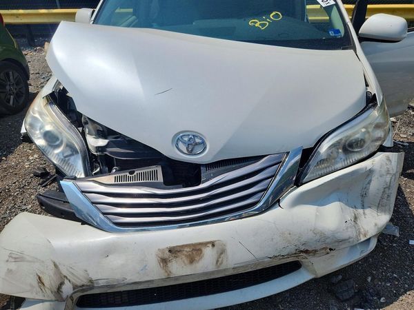 2015 TOYOTA SIENNA