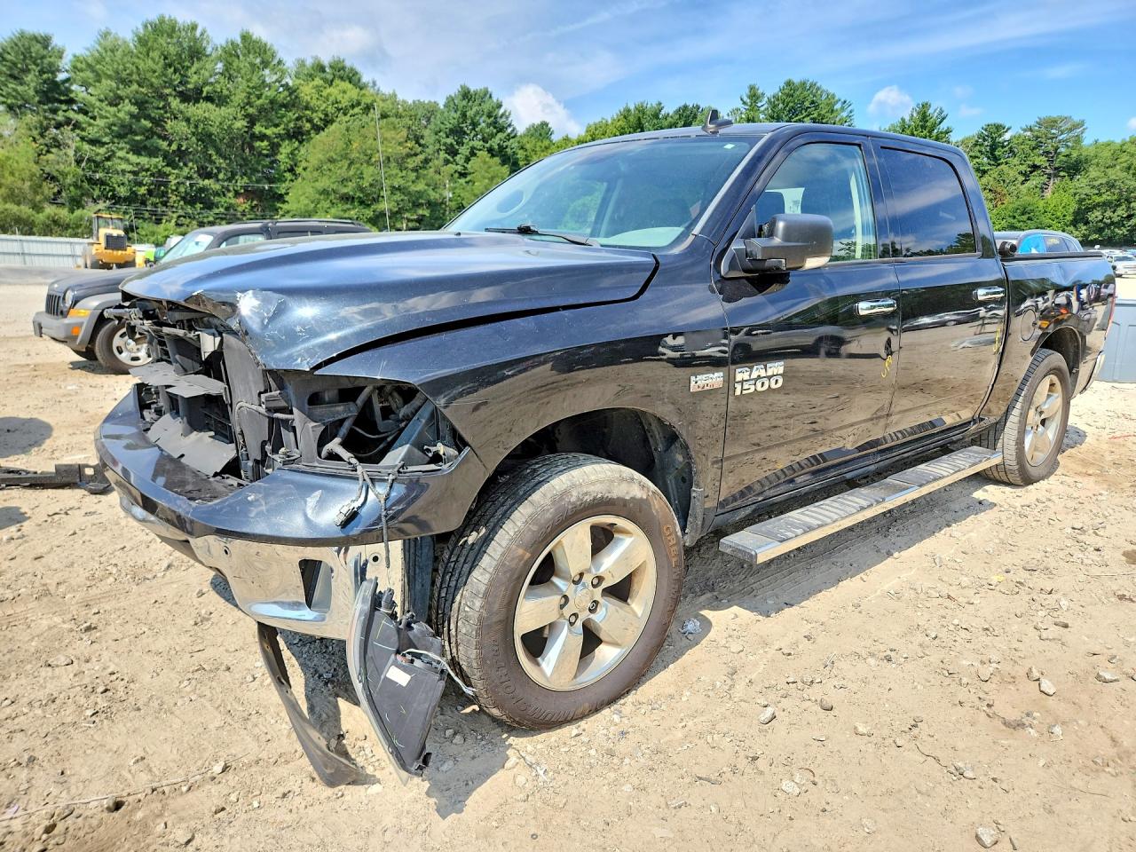 2016 RAM 1500 SLT CREW CAB 4X4