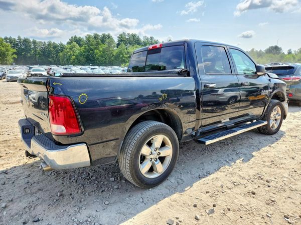 2016 RAM 1500 SLT CREW CAB 4X4