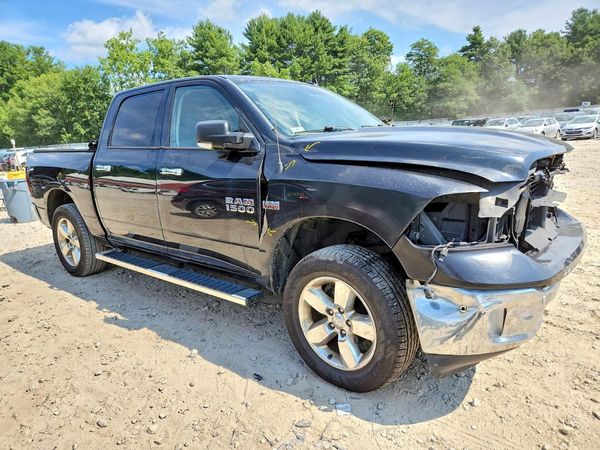 2016 RAM 1500 SLT CREW CAB 4X4