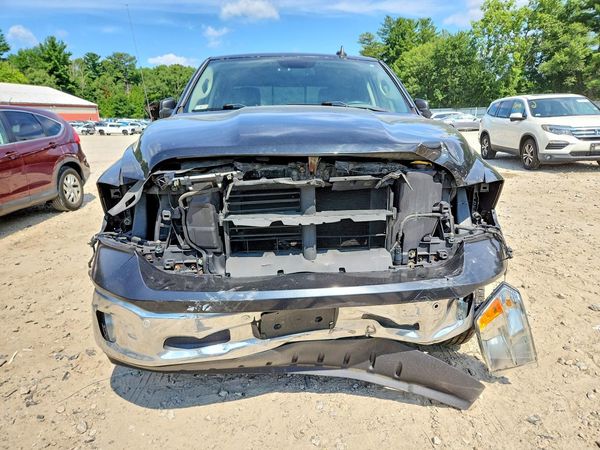 2016 RAM 1500 SLT CREW CAB 4X4