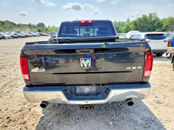 2016 RAM 1500 SLT CREW CAB 4X4