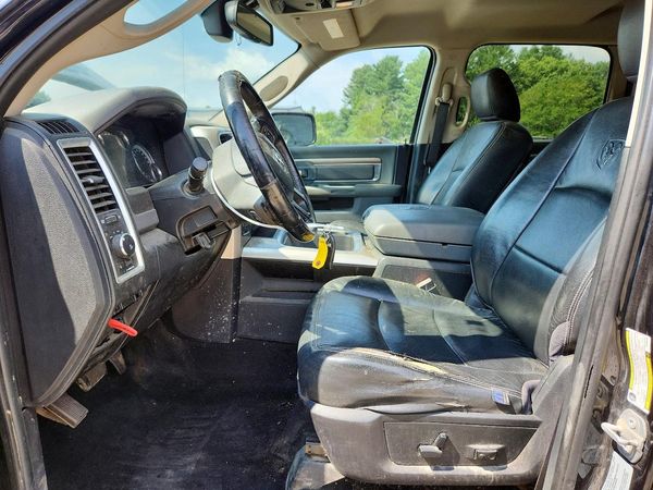 2016 RAM 1500 SLT CREW CAB 4X4