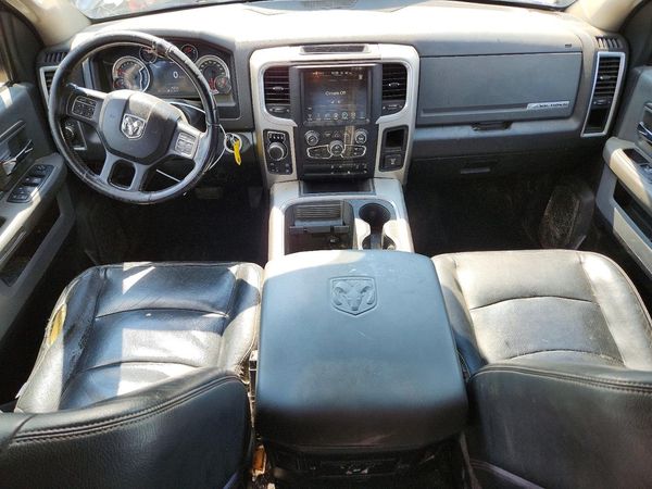2016 RAM 1500 SLT CREW CAB 4X4