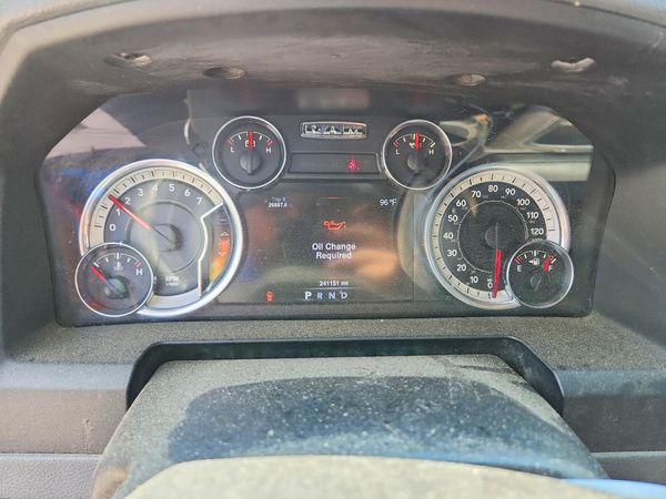 2016 RAM 1500 SLT CREW CAB 4X4