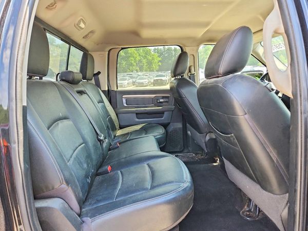 2016 RAM 1500 SLT CREW CAB 4X4