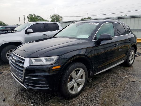 2019 AUDI Q5 quattro Premium Plus — Front 3/4