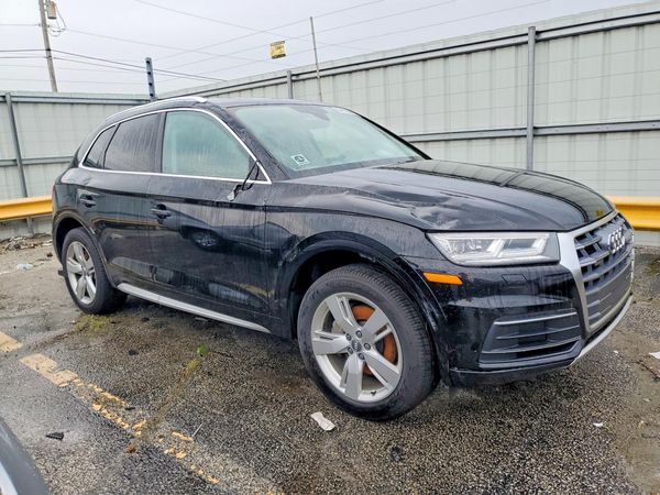 2019 AUDI Q5 quattro Premium Plus — Passenger 3/4