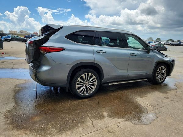 2021 TOYOTA HIGHLANDER Platinum