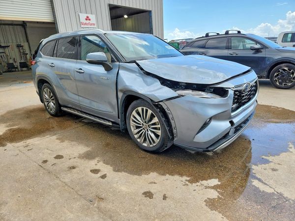 2021 TOYOTA HIGHLANDER Platinum