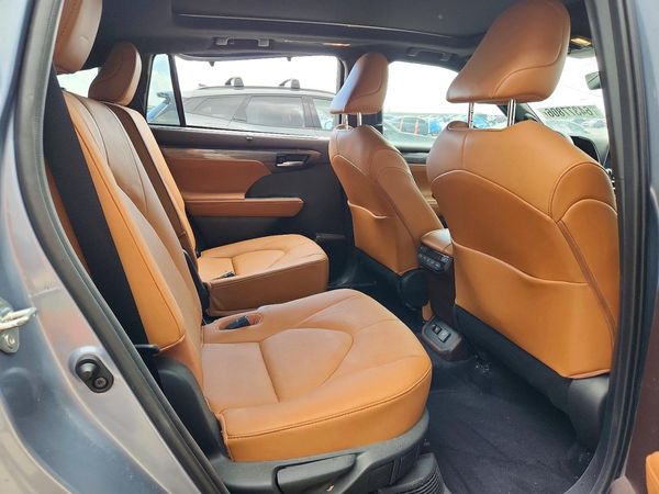 2021 TOYOTA HIGHLANDER Platinum