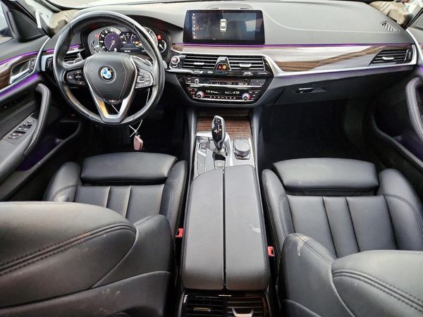 2019 BMW 530