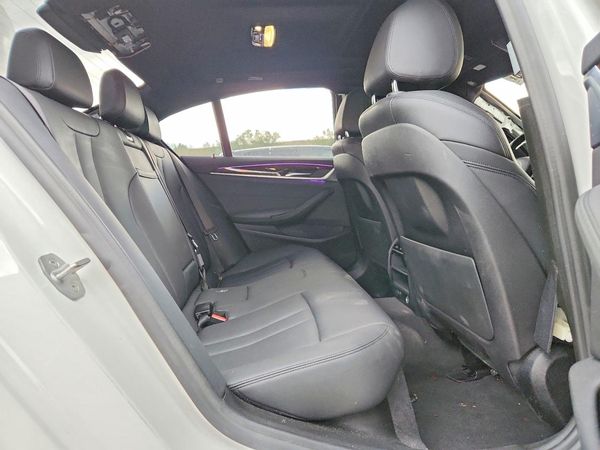 2019 BMW 530