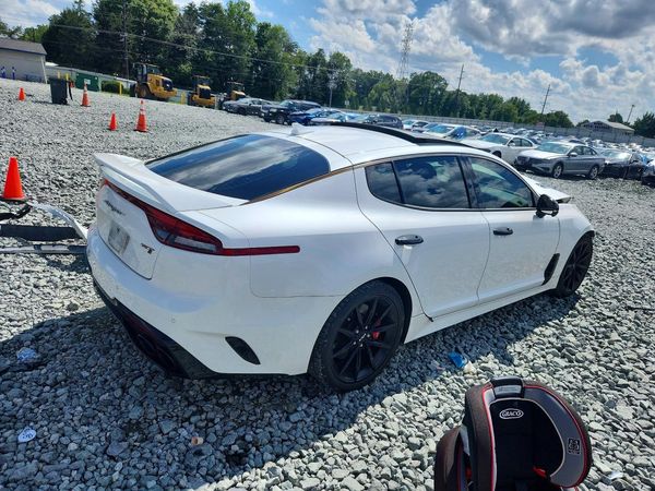 2022 KIA STINGER