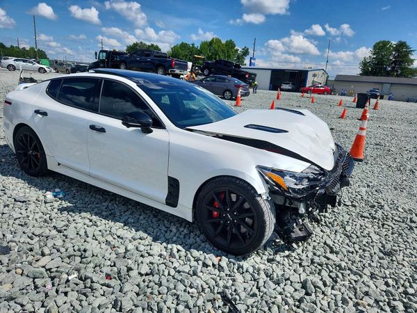 2022 KIA STINGER