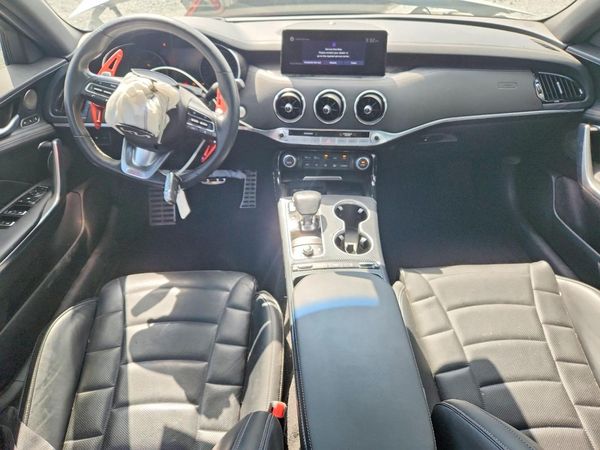 2022 KIA STINGER