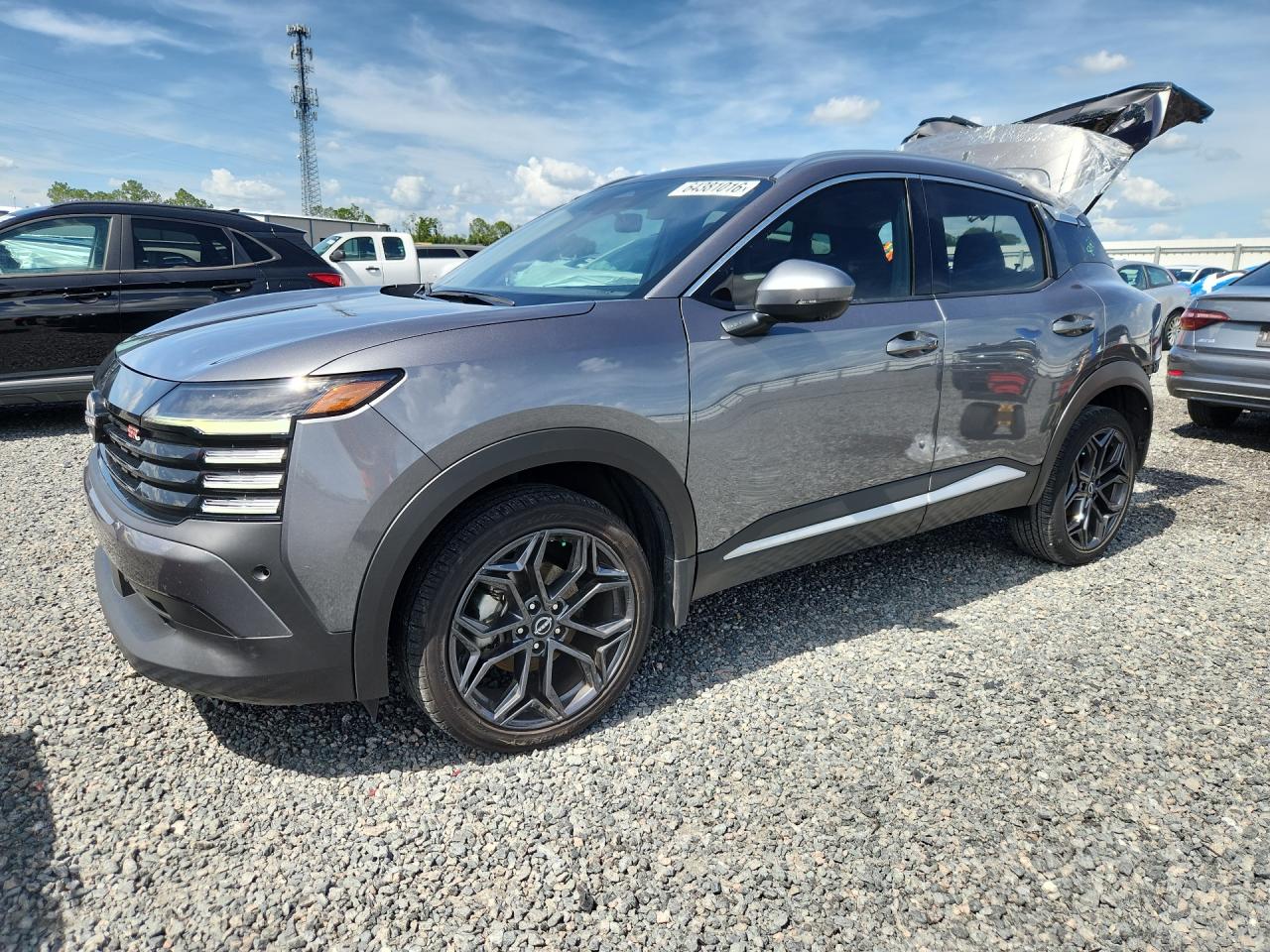2025 NISSAN KICKS SR
