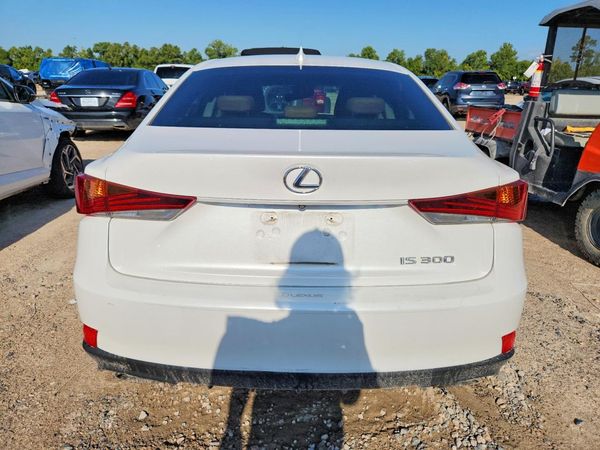 2018 LEXUS IS