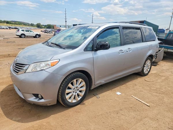 2015 TOYOTA SIENNA