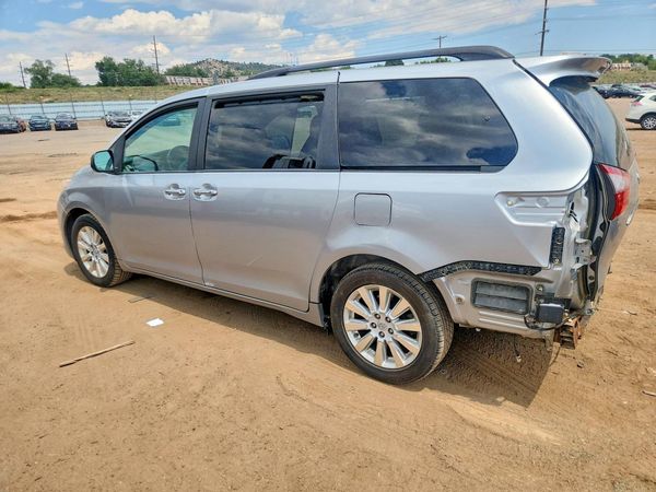 2015 TOYOTA SIENNA