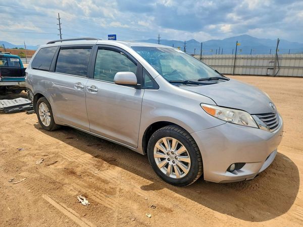 2015 TOYOTA SIENNA