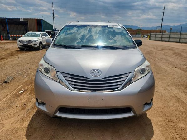 2015 TOYOTA SIENNA