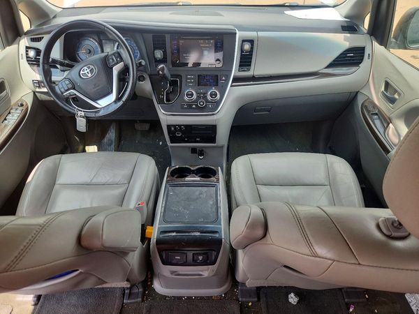 2015 TOYOTA SIENNA