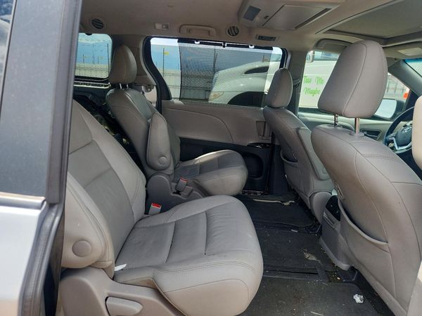 2015 TOYOTA SIENNA